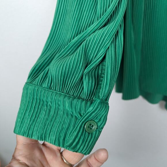 The Post Kelly Green Plisse Button Front Romper Size L - Picture 6 of 9